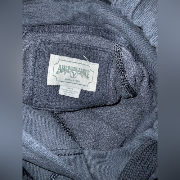 American Eagle hoodie in size large / it is in a soft black color -slits on side - Picture 6 of 8